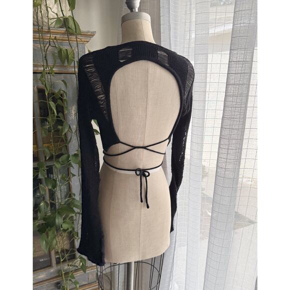 Black Cropped Sweater Open Back Long Flared Sleeves Wrap Around Ties Size Large - Picture 4 of 11